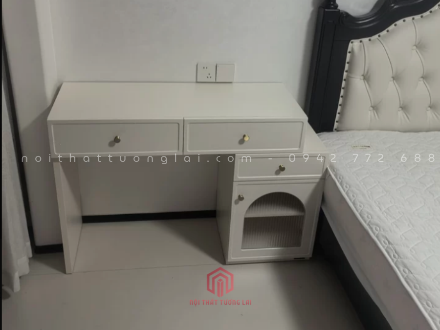 Bàn trang điểm đơn giản hiện đại kèm gương BP6823
